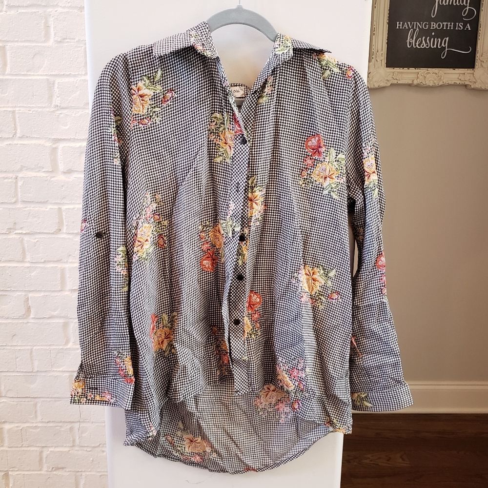 🆕️ Houndstooth Floral Button Down